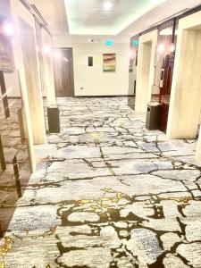 Luxury Studio with Pool, Gym & Downtown Access