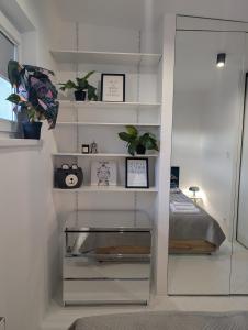 Royal Gardens Panorama Apartment by Cooee