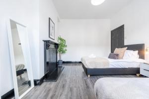 Central 5-Bedroom Retreat with Garden and Multiple Parking Spaces