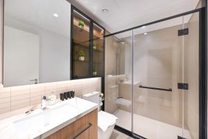 Modern 1BR w Balcony & Great Amenities JVC