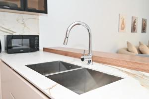 Modern 1BR w Balcony & Great Amenities JVC