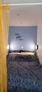 Bleu - 3 star small gite with hot tub and heated pool