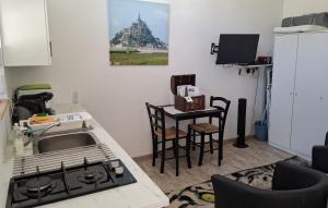 Bleu - 3 star small gite with hot tub and heated pool