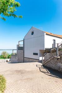 Pálavské Apartmány Original s vířivkou a výhledem na jezero