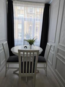 The Oasis - Retro Modern Vogue