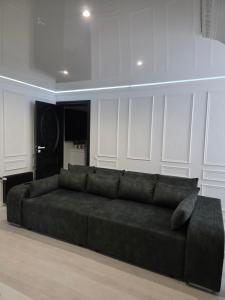 The Oasis - Retro Modern Vogue