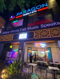 Spectacular Penthouse with Stunning Balcony in Eastwood Mall