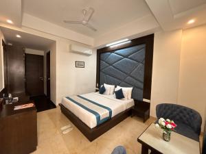 Hotel Crimson Palace