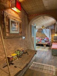 MeenaBagh Villa Rooms & Cafe