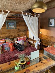 MeenaBagh Villa Rooms & Cafe