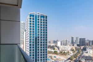 White Sage Modern Studio in JVC with Balcony and City Views