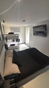 Spacious Guest House Thornton Road, Garden Room