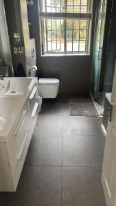 Spacious Guest House Thornton Road, Garden Room