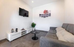 1 Bedroom Stunning Apartment In Ploce