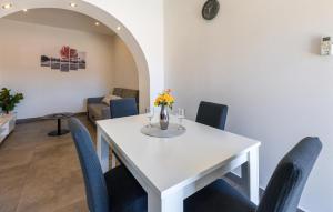 1 Bedroom Stunning Apartment In Ploce