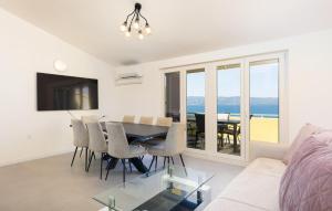 4 Bedroom Amazing Apartment In Dugi Rat