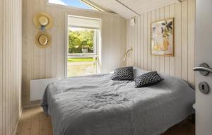 Lovely Home In Askø With Wifi