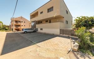 2 Bedroom Gorgeous Apartment In Kozino