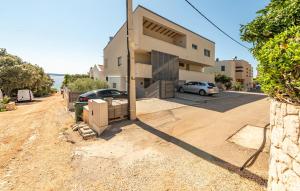 2 Bedroom Gorgeous Apartment In Kozino