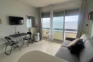 Stunning sea view and comfort close to the beach