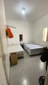 Casa na praia com piscina 2 quartos 6 camas e 4 colchoes