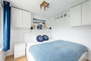 Baltic Home Houses Zastań with Parking by Noclegi Renters