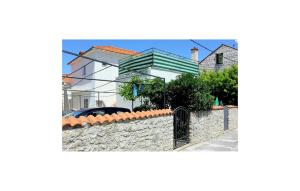 Amazing Apartment In Supetar