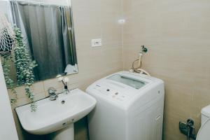 Budget staycation near moa