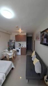 Ocean Breeze Condo in Lapu-Lapu - Private Room with Balcony