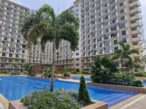 Ocean Breeze Condo in Lapu-Lapu - Private Room with Balcony