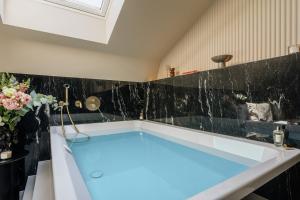 Azure Palace - LoftAffair Collection