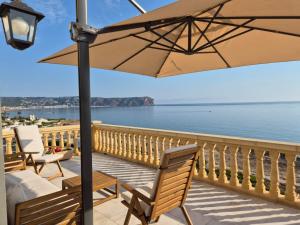 Mar-Beach front apartment in Jávea