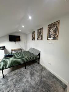 Bright Studio on Brigstock Rd