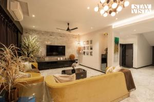 StayVista at Isolaire - Aamby Valley with Bonfire, Infinity Pool