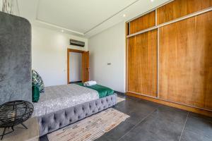 Red villa, pool not overlooked