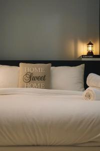 Urban Grey Studio I The Tresor D4 - Modern Cozy Escape