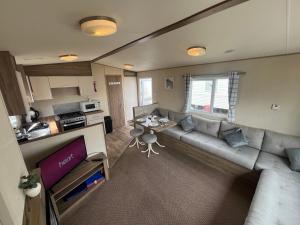 Whitstable, CW18, 2 bed park home, Alberta Holiday Park