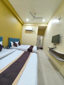 Varanasi Hotel Kashi Heaven Premium Near Baba Vishwanath Temple & Ganga Ghat - Spacious Spotless Rooms With Wi-fi Facility #Parking And Excellent Customer Service - Best Hotel In Varanasi - Book Now