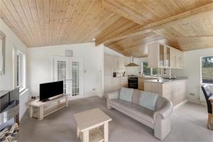 Lilac Lodge at Pound Farm