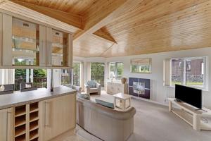 Lilac Lodge at Pound Farm