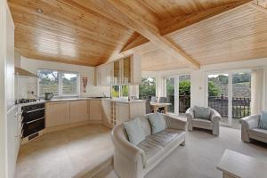 Lilac Lodge at Pound Farm