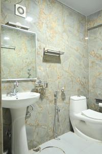 Azalea Holidays On Mall