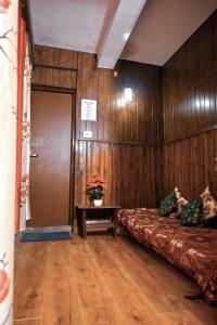 Azalea Holidays On Mall