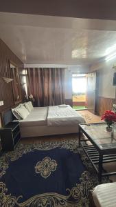 Azalea Holidays On Mall