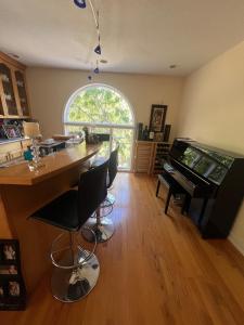 Big Bright Burlingame Hills Bay View Home