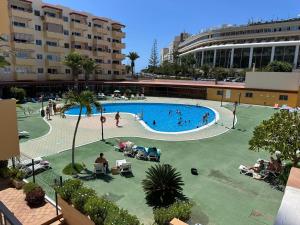 Los Ángeles. Los Cristianos. Free Wifi