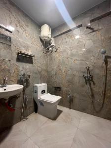 Azalea Holidays On Mall