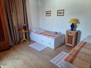 Two-bedroom apartment with sea view,big terrase and garden