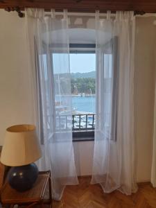 Two-bedroom apartment with sea view,big terrase and garden