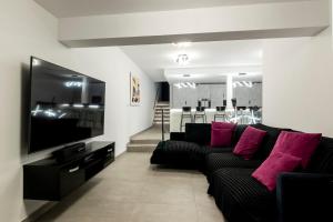 Modern 3 Bedroom Villa with Hot Tub in Costa Adeje